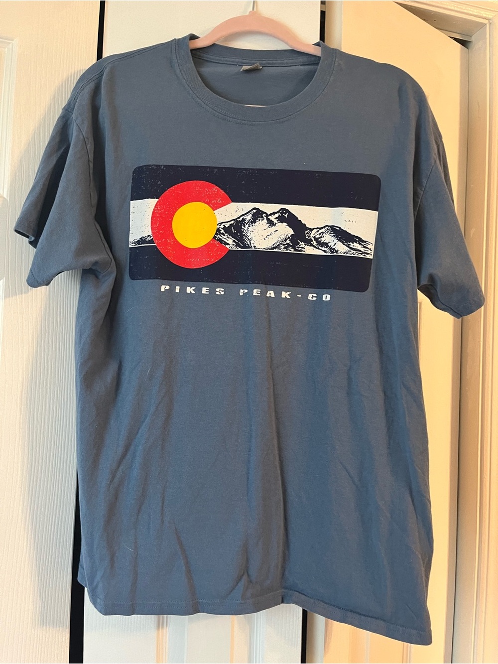 Gildan Men's Blue Graphic Tee with Red & Yellow Colorado Crest